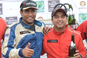 Rahul Kanthraj (L)-Vivek Bhatt who won the 2000 cc class in K1000 at Bengaluru on Sunday.