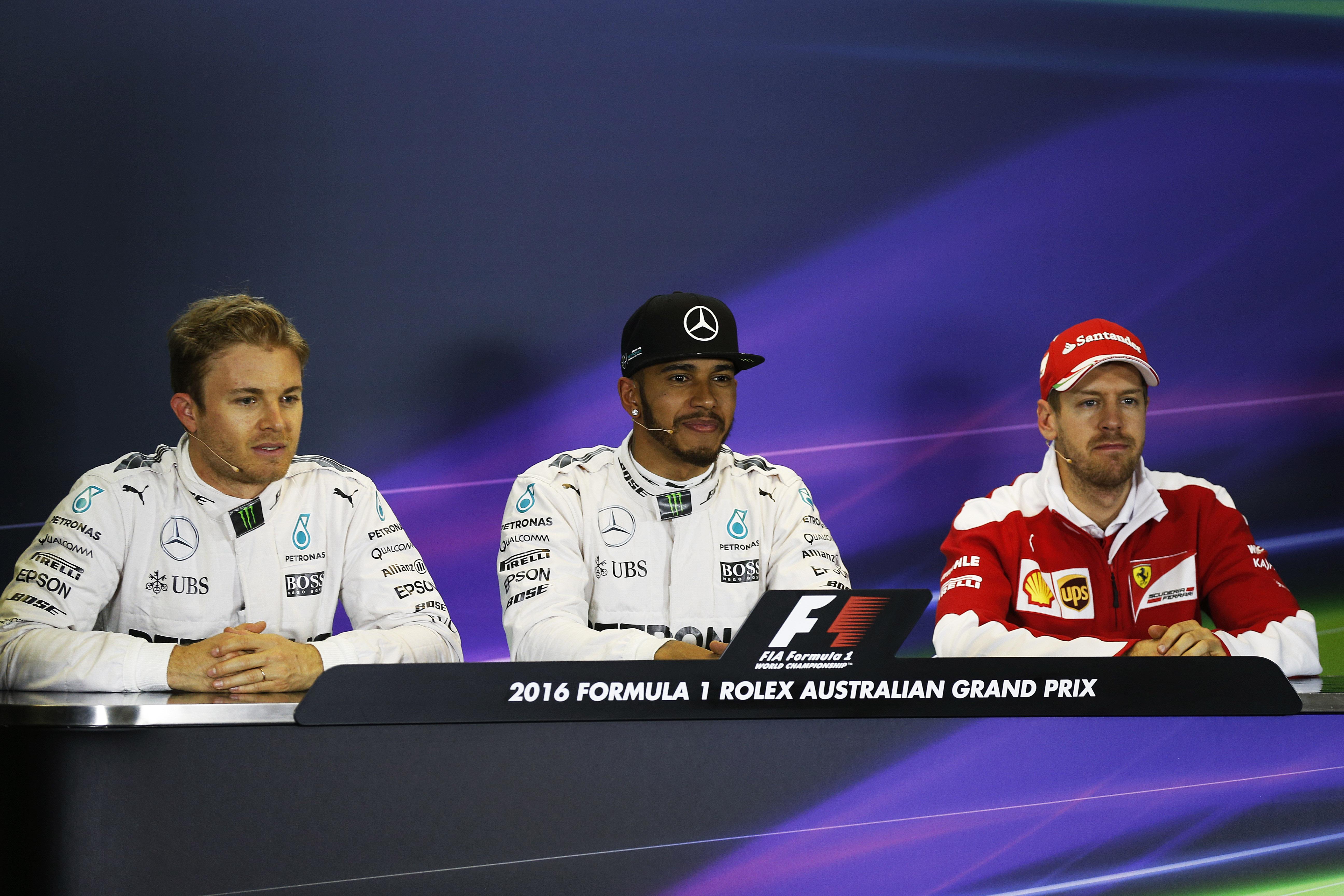 Photo of Hamilton praises team after taking 50th pole at Australian GP