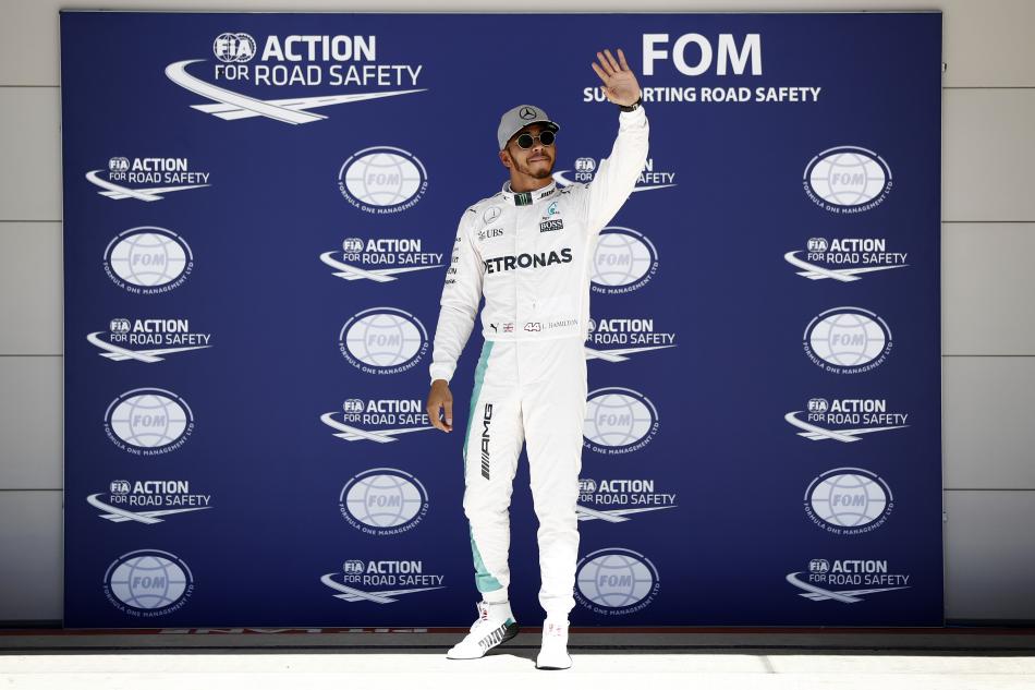 Photo of Hamilton beats Rosberg to Austin pole