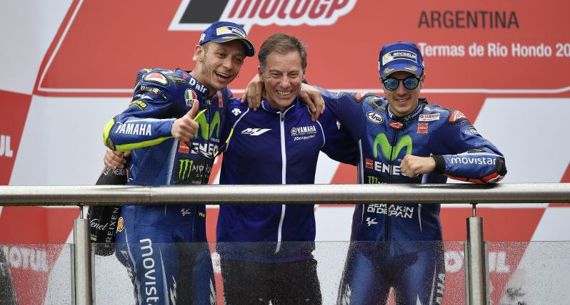 Photo of Vinales wins, Rossi makes it 1-2 for Yamaha; Marquez crashes out