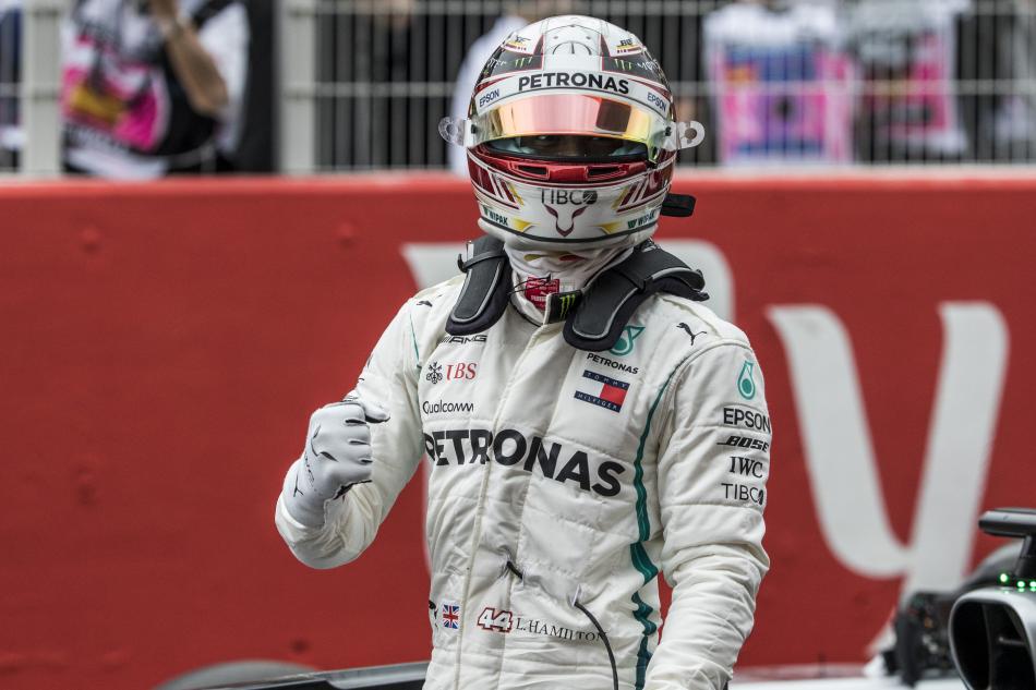 Photo of Hamilton takes pole ahead of Bottas, Vettel: Spanish GP