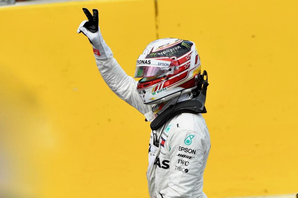 Photo of Hamilton takes 75th career pole at French GP