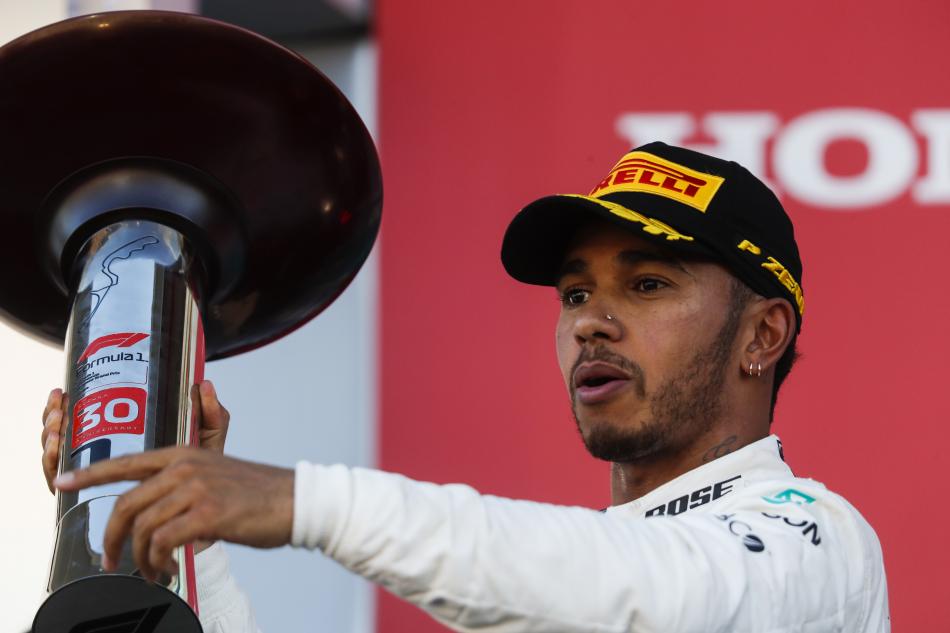 Photo of Hamilton wins, moves closer to championship title number 5