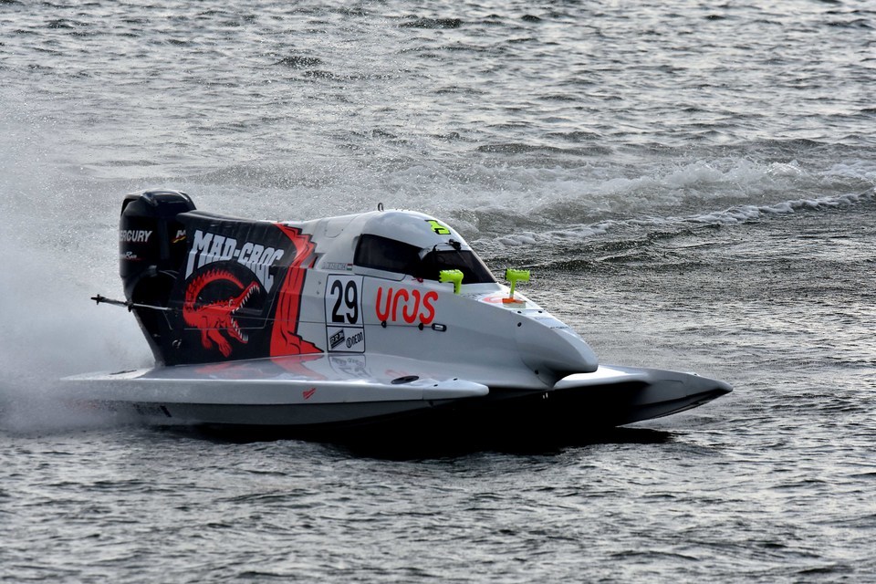 Photo of Mad Croc’s Mihaldinecz wins Race 1 in F4-S: Powerboat Racing World Championship