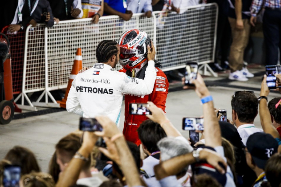Photo of Leclerc’s late-race engine problem allows Hamilton to win Bahrain GP