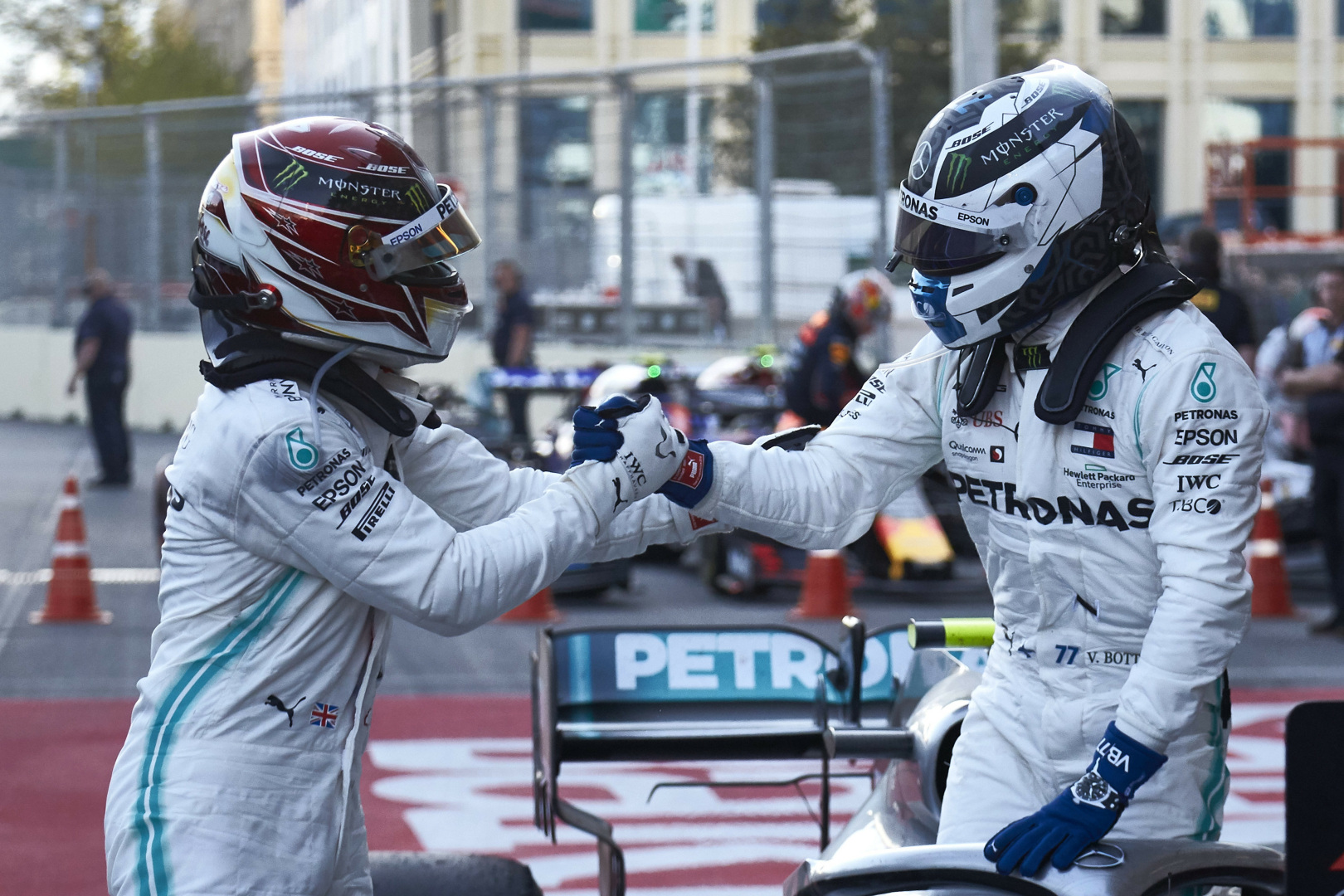 Photo of Bottas wins in Baku ahead of Hamilton, Vettel