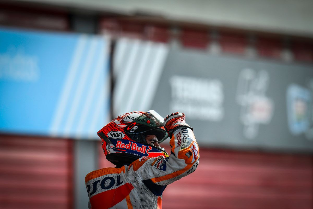Photo of Marquez dominates ahead of a Rossi vs Dovi last-lap duel: MotoGP