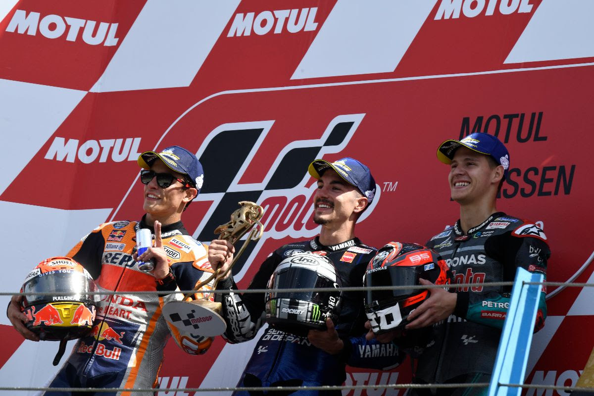 Photo of Yamaha’s Viñales takes on Marquez and comes out on top at Assen