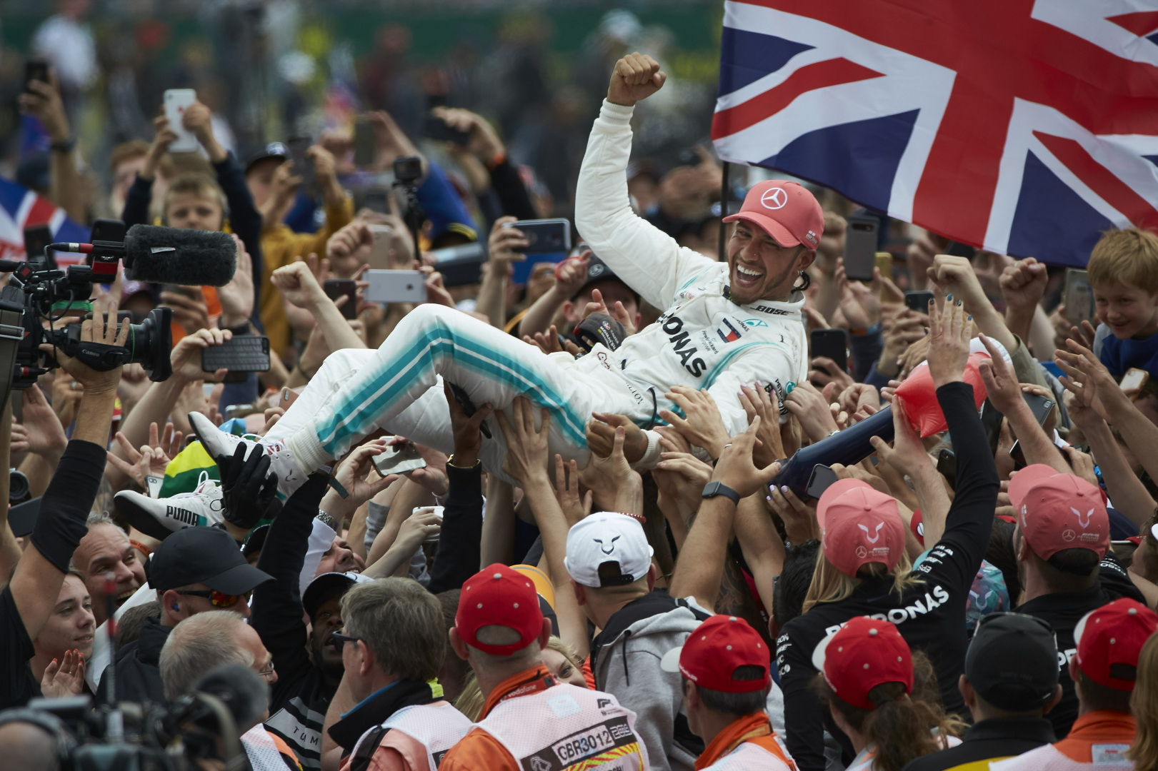 Photo of Lewis Hamilton takes record 6th British GP win