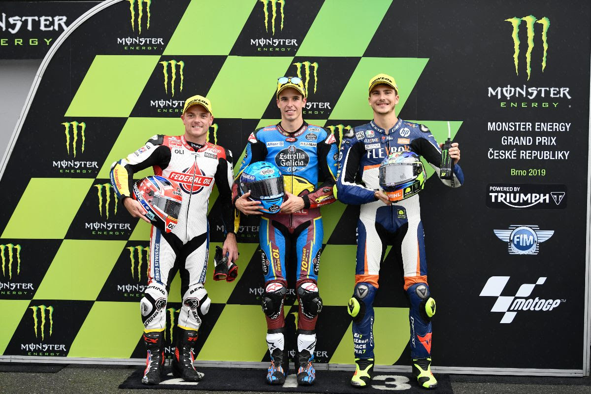 Photo of Alex Marquez two seconds clear for Moto2 pole
