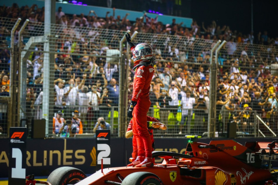 Photo of Charles Leclerc puts his Ferrari on pole