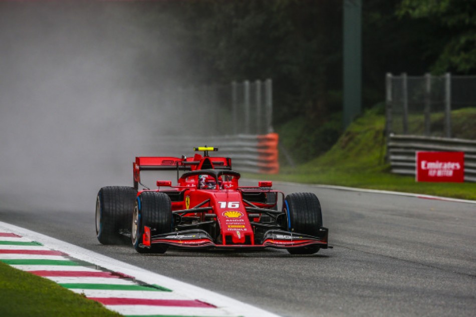 Photo of Charles Leclerc tops rain-affected first practice
