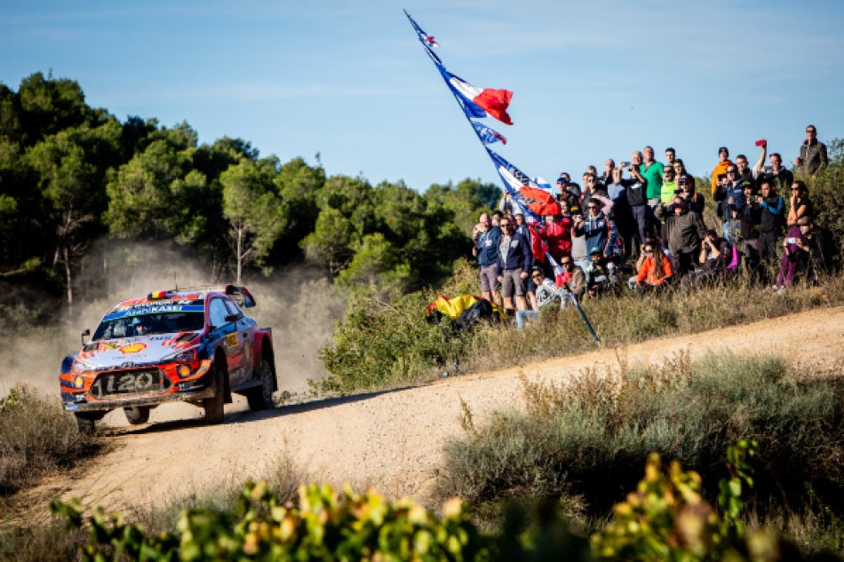 Photo of Thierry Neuville takes the lead after the Spanish rally switches to asphalt
