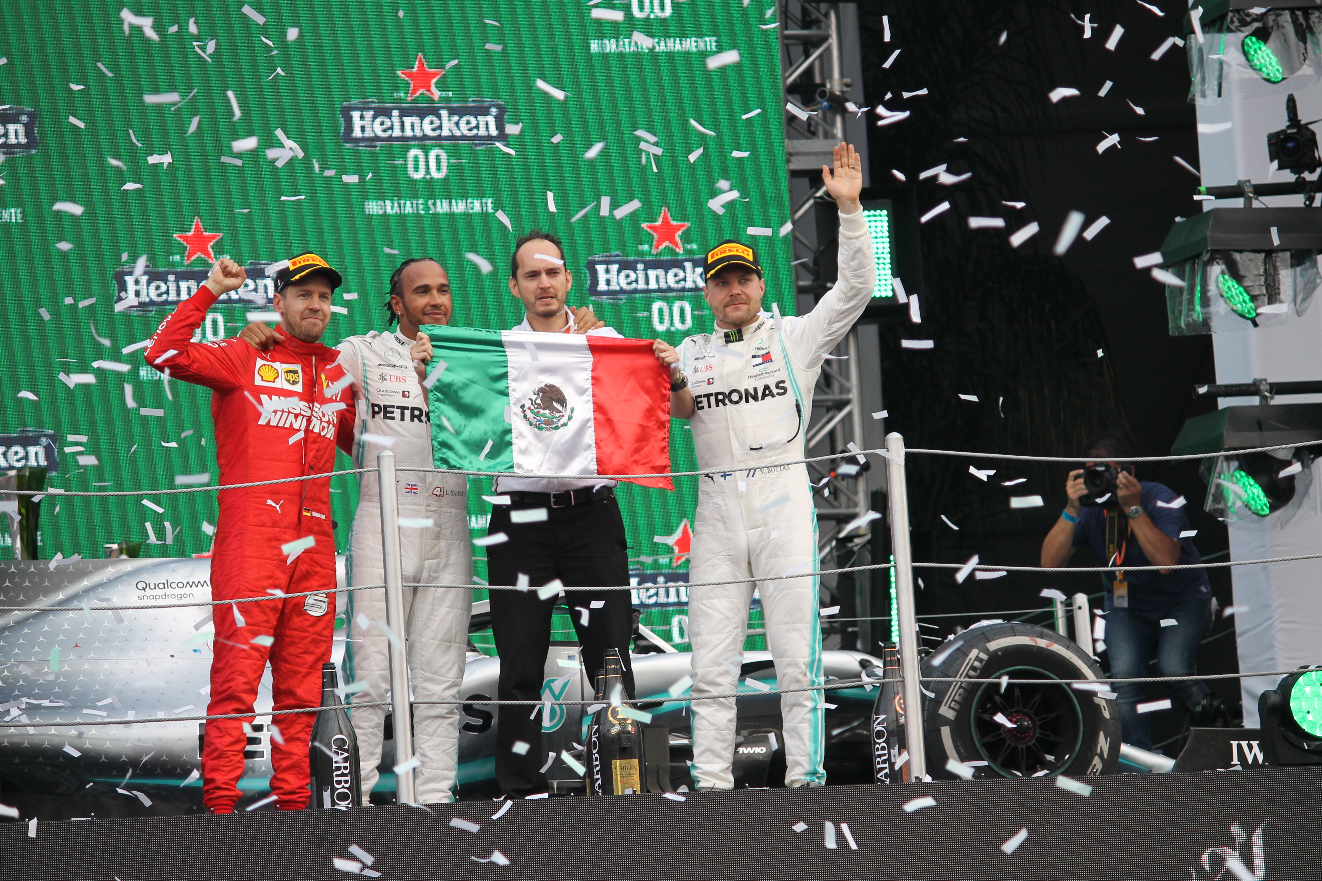 Photo of I am incredibly humbled for the team being so sufficient, says Lewis Hamilton