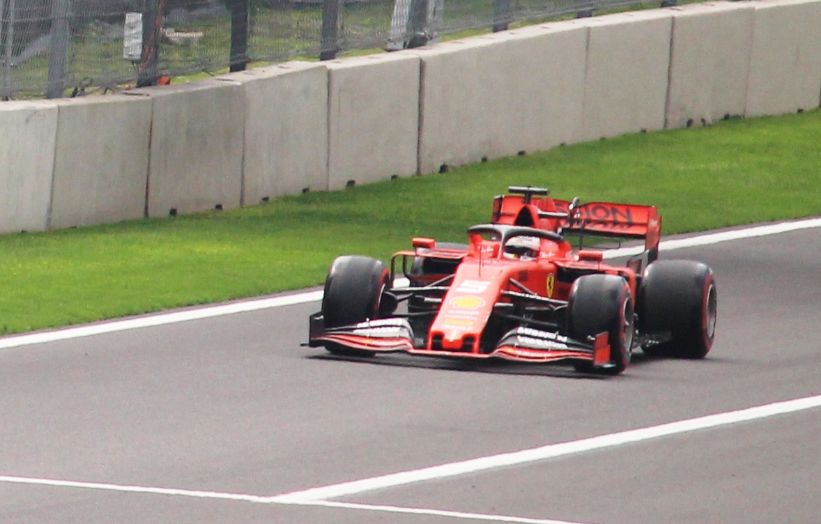 Photo of Vettel sets the pace in FP2 ahead of Verstappen