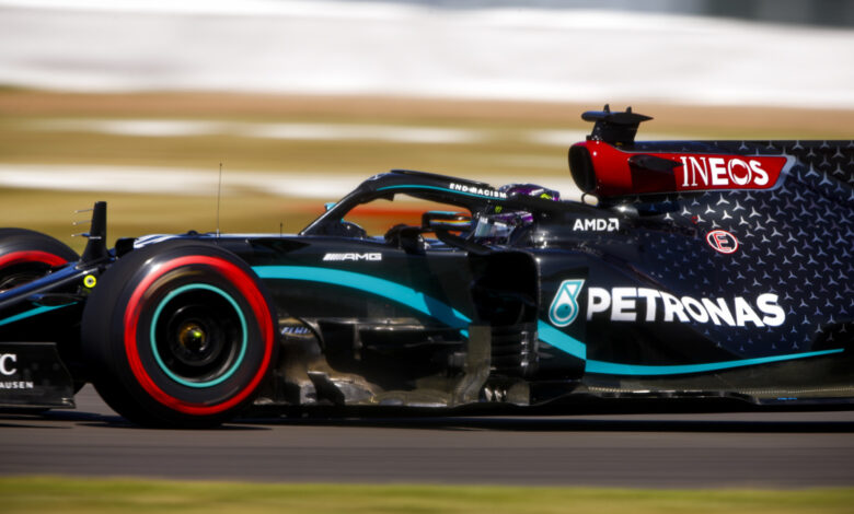 Photo of Hamilton leads Mercedes 1-2 in second practice