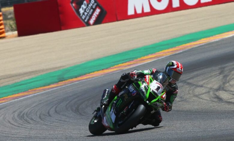 Photo of Rea resists Davies pressure for Aragon Race 2 victory