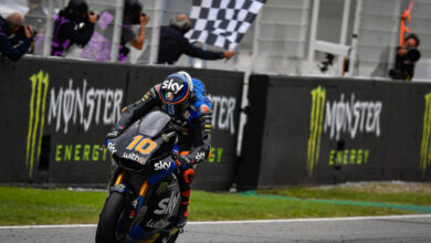 Photo of Marini fends off Lowes to extend his Moto2 title lead