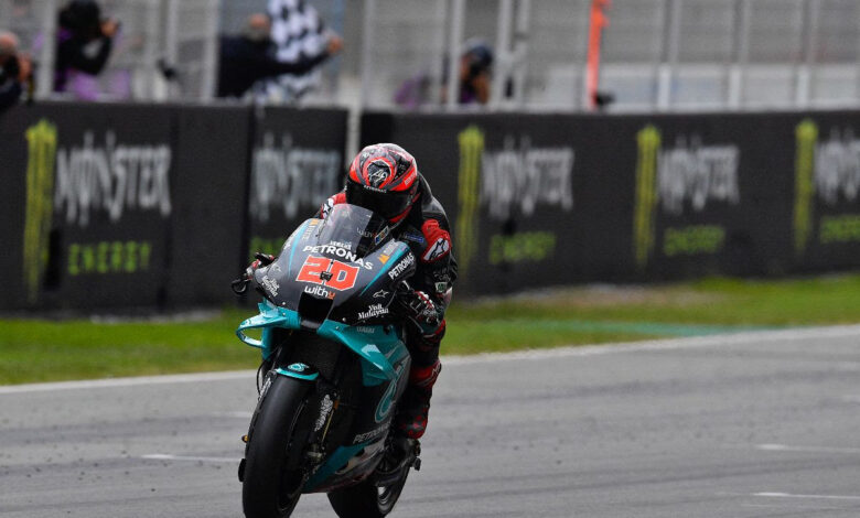 Photo of Quartararo comes out on top; Rossi flatters before the crash