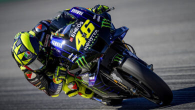 Photo of Yamaha signs up legend Rossi for one more year