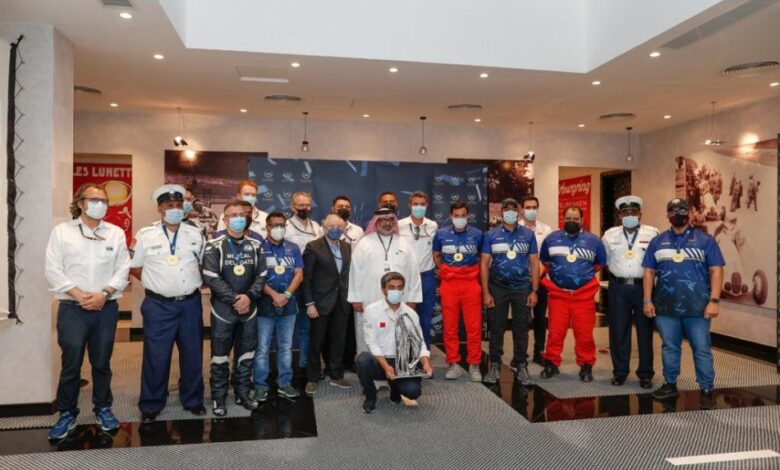 Photo of Marshals, firefighters who saved Grosjean get Special Awards from FIA