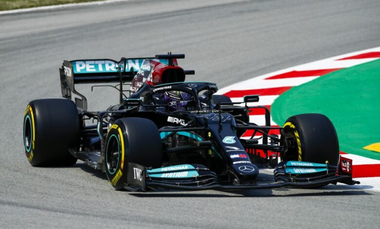 Photo of Lewis Hamilton tops timesheets in FP2: Spanish GP