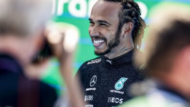 Photo of Hamilton becomes 1st driver to reach 100 pole positions
