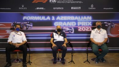 Photo of Team Reps talk on Friday ahead of Baku race