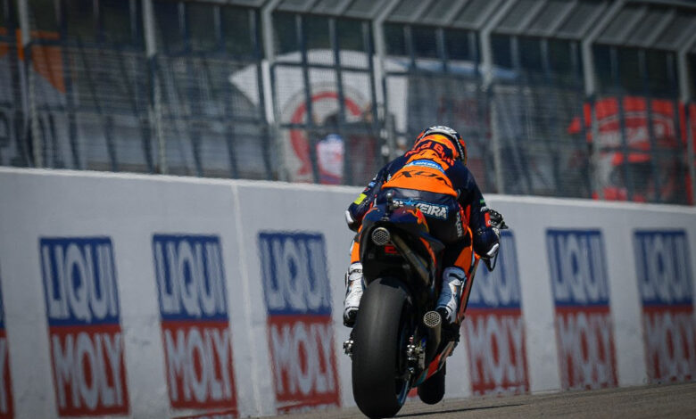 Photo of Miguel Oliveira tops timesheets on Friday