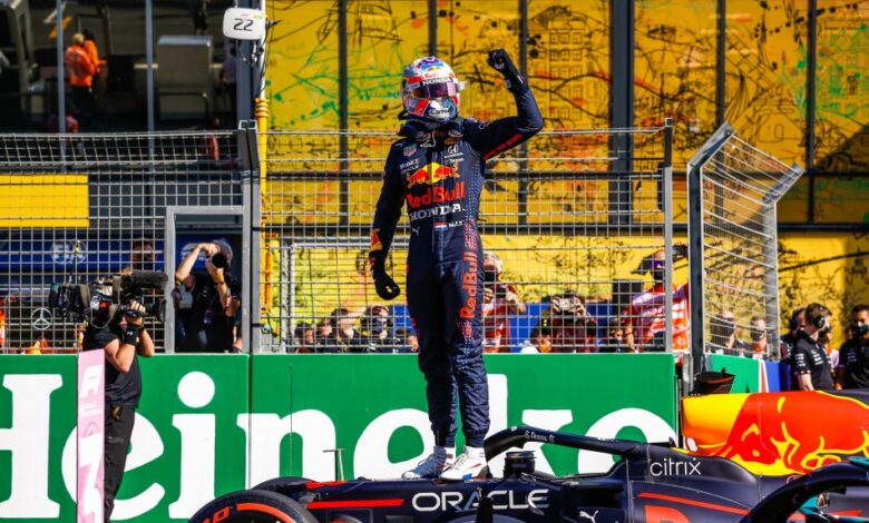 Photo of Max Verstappen beats Hamilton to put his Red Bull on pole