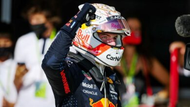 Photo of Max Verstappen holds off late pressure from Hamilton