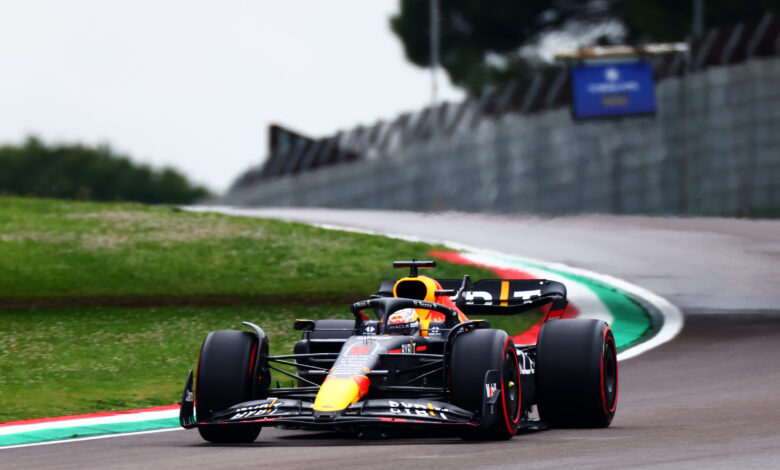 Photo of Verstappen takes Emilia Romagna GP sprint race pole amid red flag stoppages