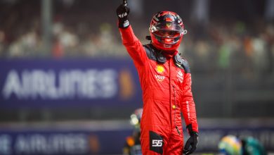 Photo of Carlos Sainz takes pole followed by George Russell: Singapore Grand Prix
