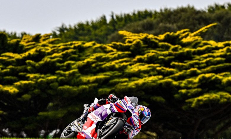 Photo of Jorge Martin takes pole ahead of Binder: MotoGP
