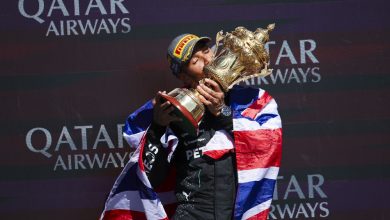 Photo of Hamilton takes emotional, record ninth win at Silverstone ahead of Verstappen: F1