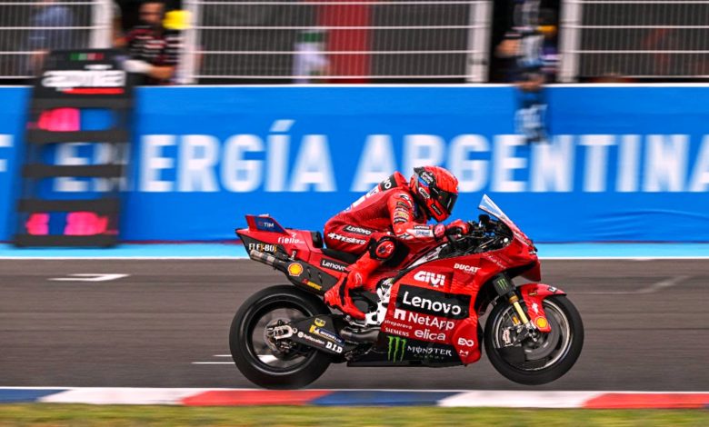 Photo of Marc Marquez slams in a 1:36 for pole, Zarco completes front row behind Alex Marquez